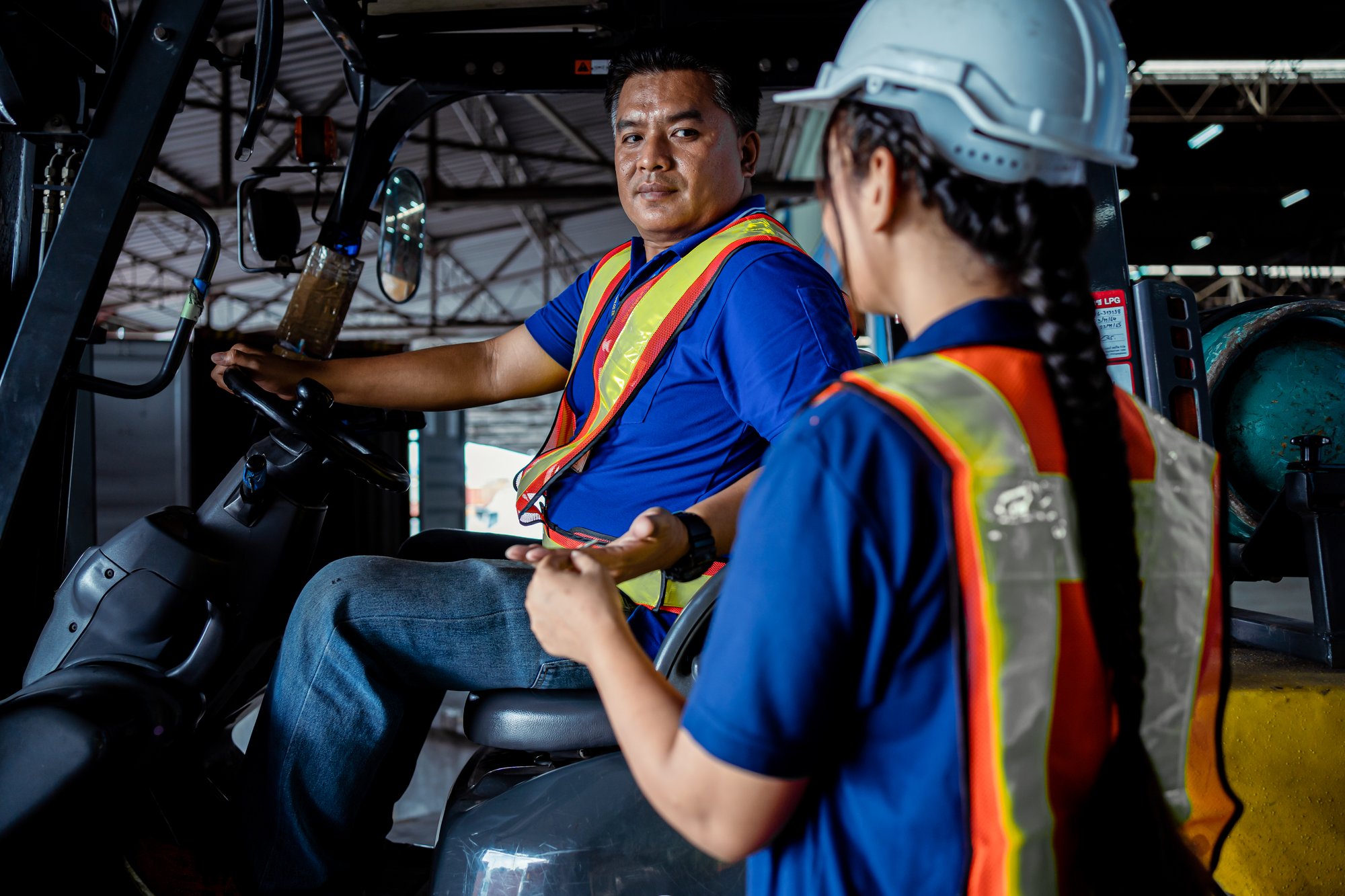 Supervisor giving practical forklift training to a new operator, part of OSHA forklift requirements Supervisor giving practical forklift training to a new operator, part of OSHA forklift requirements